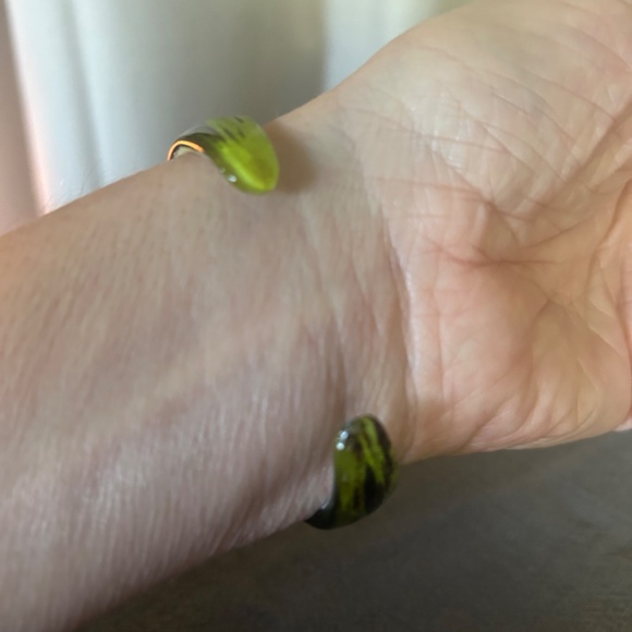 Green and goldstone hand blown glass cuff bracelet - Picture 5 of 9